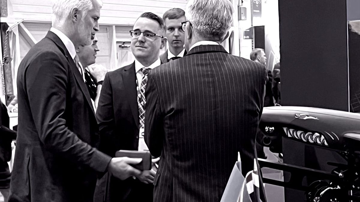 Minister for Veterans and People Alistair Carns with Ukrspecsystems