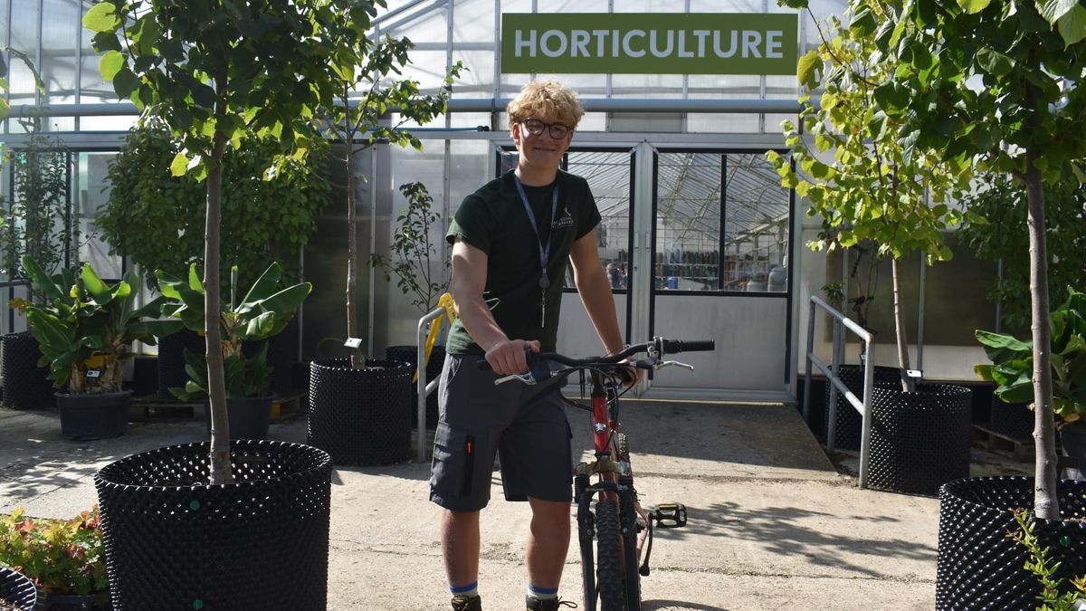 Suffolk teen grows gardening business from scratch