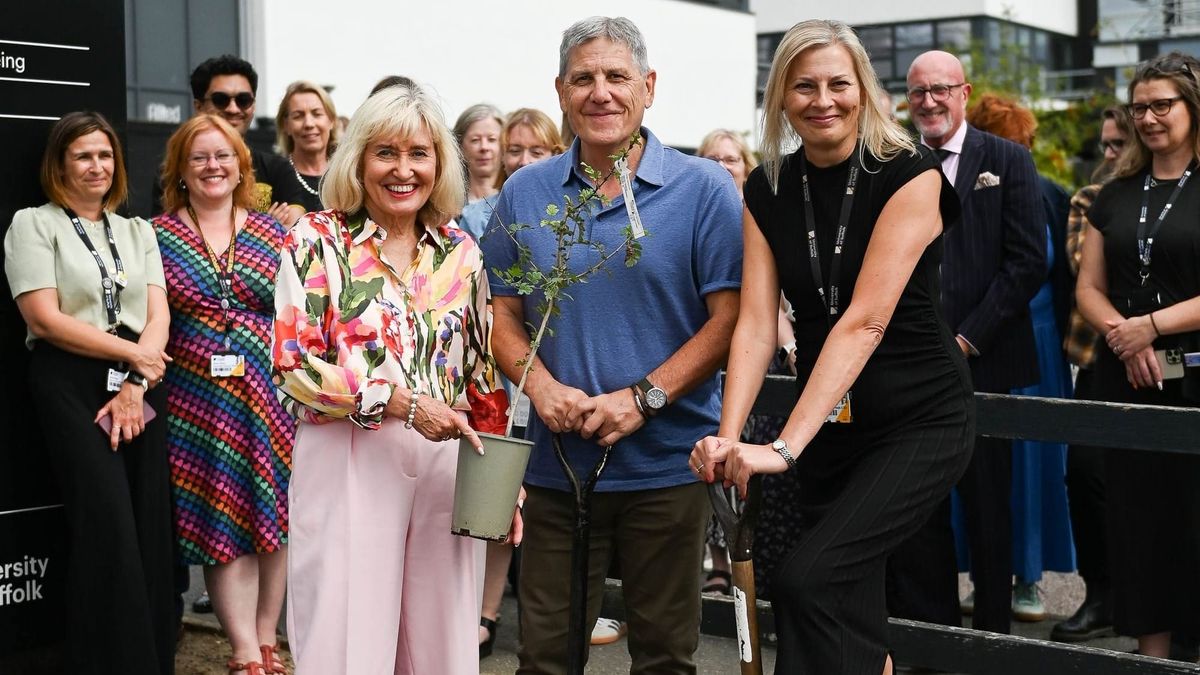University marks 10 years with hedgerow planting