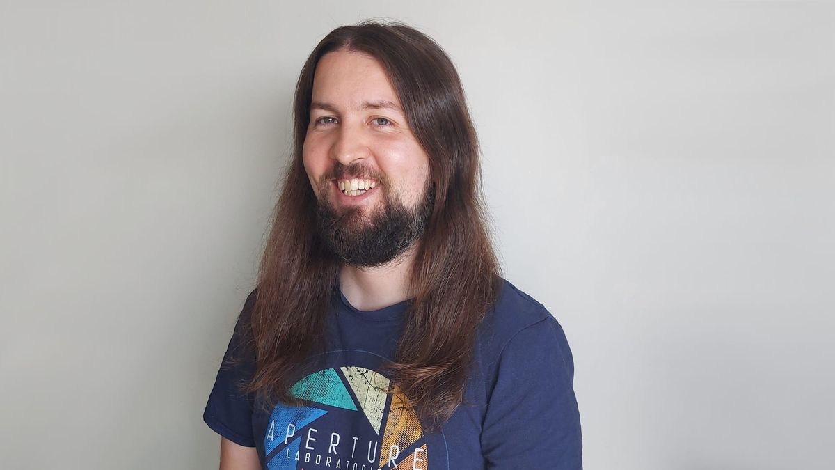 Ipswich man to shave 20 years of hair for cousin's cancer fight