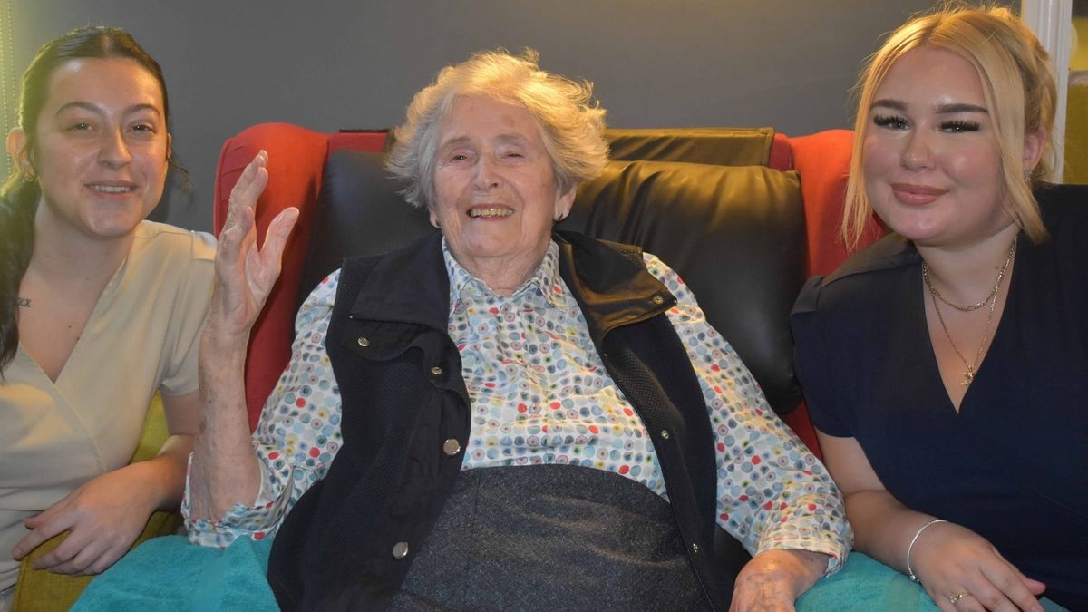 'Get out and meet people': Care home advice for students