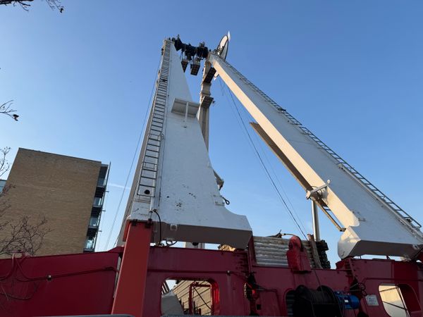 Ipswich Waterfront observation wheel under construction