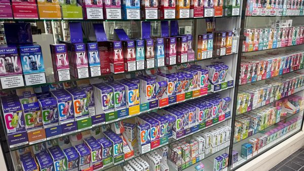 Abbott backs crackdown on vapes marketed at children