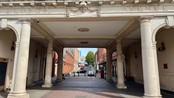 Should Lloyds Avenue wait for Debenhams?