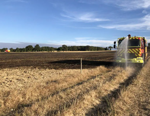 En images : les agriculteurs héroïques aux côtés des pompiers face aux incendies