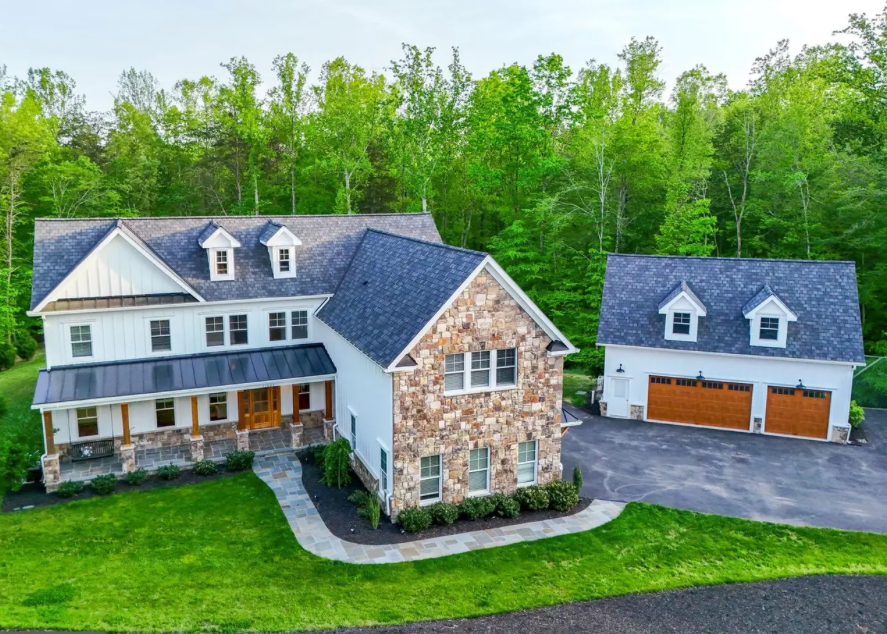 11607 Lawter Rd - Clifton Detached Home