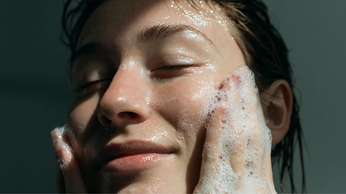 Gentle Cleanser on Olive Young Korea: Reviews Dropped 60% — but Milk-Cream Is the Only Format Growing
