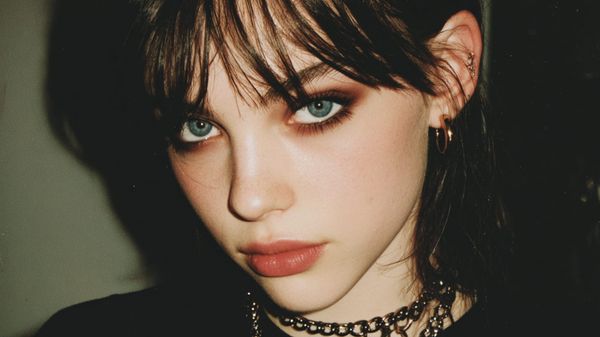 Grunge Makeup on Amazon France: Dark Lipstick Is Surging, but Smoky Eye Is Fading — What the Data Shows