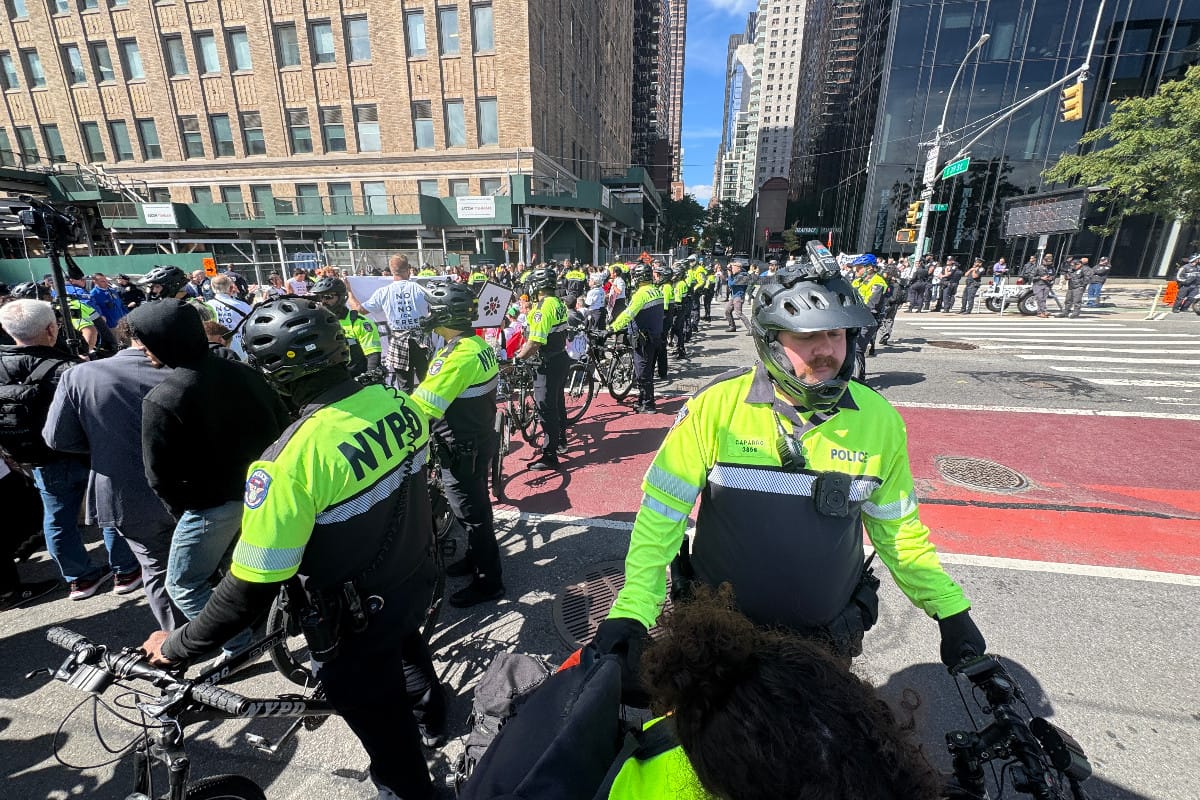 Benjamin Netanyahu Receives a Hostile Welcome in Zohran Mamdani's New York