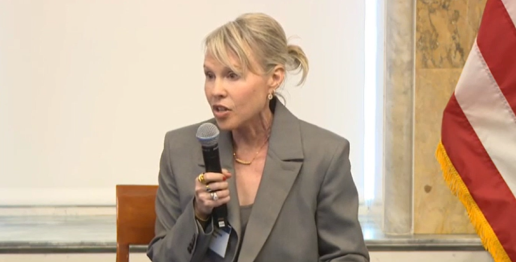 Experts Disagree on Financial AI Use