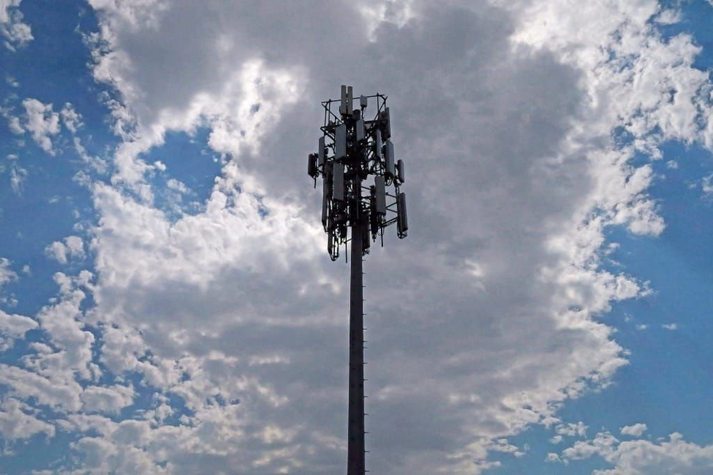 Groups: FCC Needs to Combine Review of Big UScellular Deals