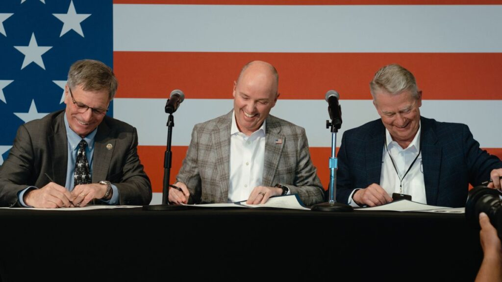 Governors Ink Regional Pact to Expand Nuclear Energy in the West