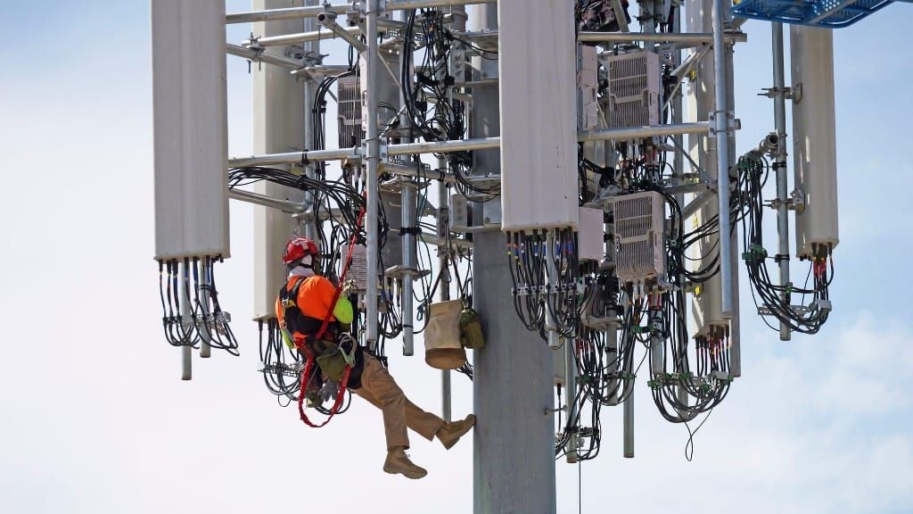 Wireless Industry Wants FCC to Cap Local Permitting Fees, Impose Shot Clocks