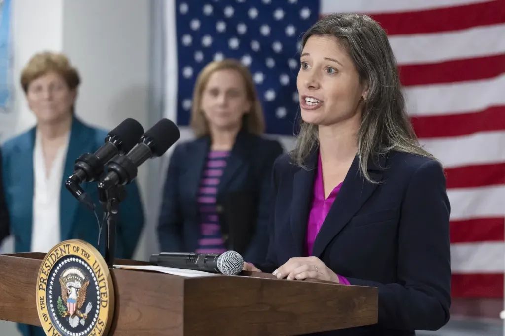 Bipartisan Bill Targets China’s Access to U.S. Semiconductor Technology