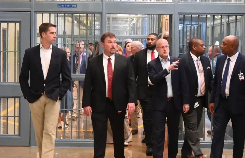 Sen. Cotton, Rep. Kustoff Pressure FCC's Carr to Allow Mobile Phone Jamming in State Prisons