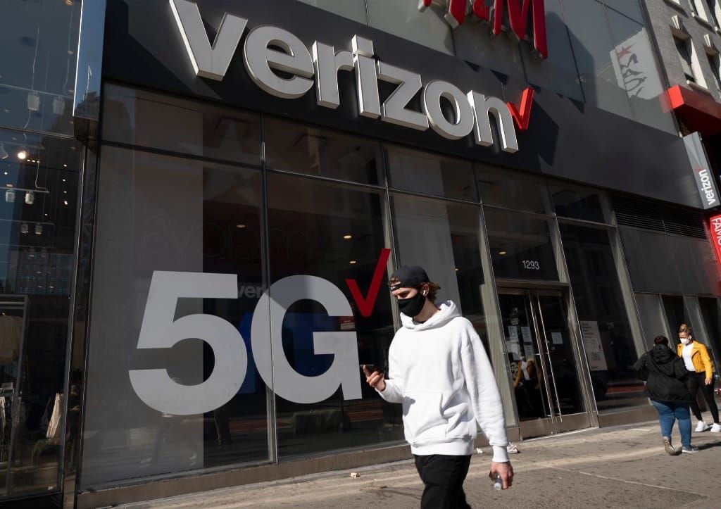 Verizon to Cut 500 Jobs, Sell 274 Stores