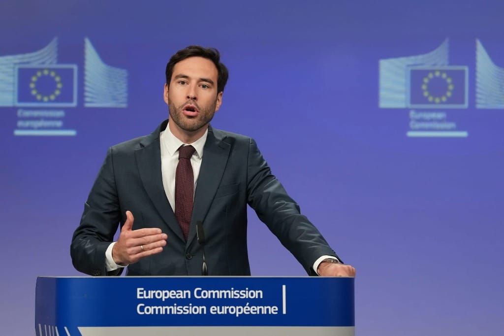 EU Hits Google With $1 Billion Fine Over its Play App Store and Search