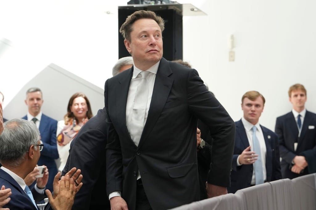 SpaceX Acquiring Grain Spectrum to Support Mobile Ambitions