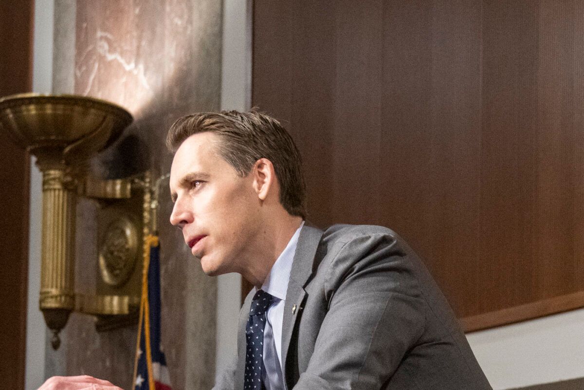 Senate Committee Moves to Ban Government Employees from Using TikTok