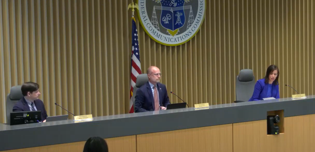 FCC Adopts Spectrum-Sharing Incentives, Proposal on Call Traffic Arbitrage