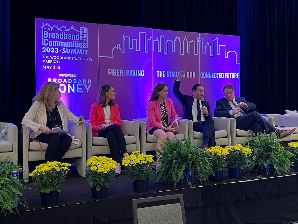 Interagency Coordination Unique in History, say Federal Representatives