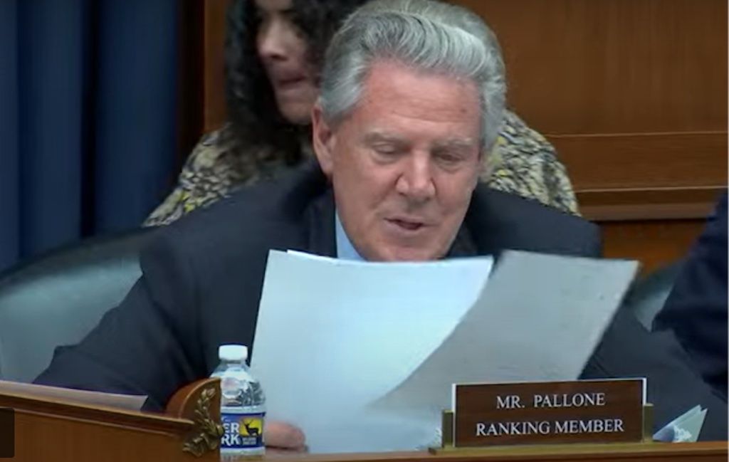 Spectrum Auction Bill Clears Committee, ECF Pushes $12M, OpenSignal Speed Leaders