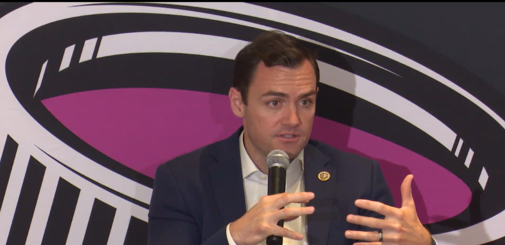 Increase US Competitiveness with China Through AI and Spectrum, Experts Urge