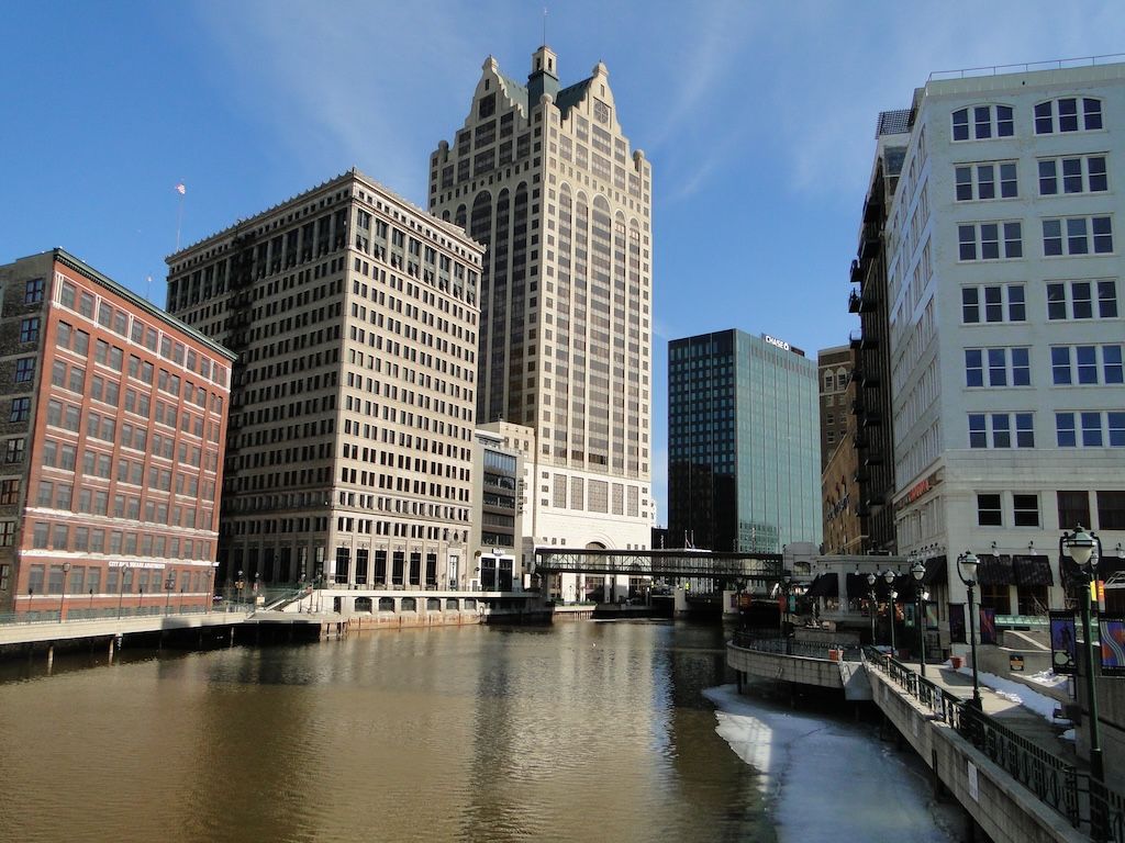 Verizon Suing Milwaukee to Allow New Telecom Poles Ahead of Republican National Convention