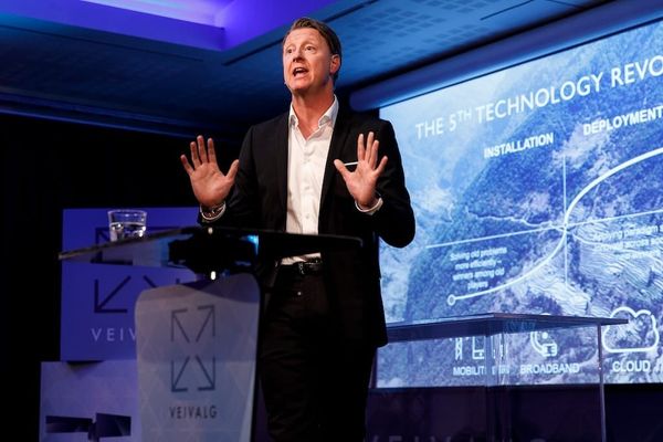 Verizon CEO Asks Rosenworcel Not to Hand 4.9 GHz Band to AT&T