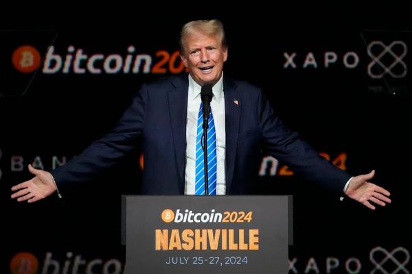 Trump’s Meme Coin Business Racks Up Fees as Buyers Jump at Chance For Access to the President