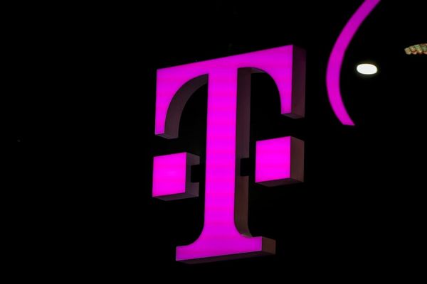T-Mobile-UScellular Deal Clears Trump Administration Foreign Review