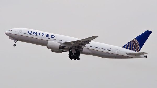 United Airlines Pauses Starlink Wi-Fi