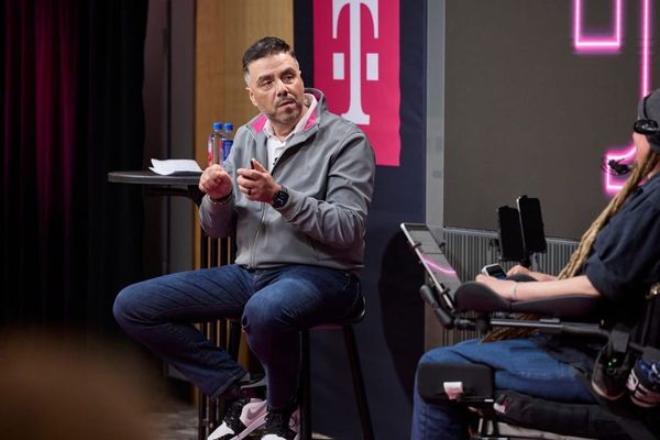 Comcast, Charter Ink Business MVNO Deal with T-Mobile