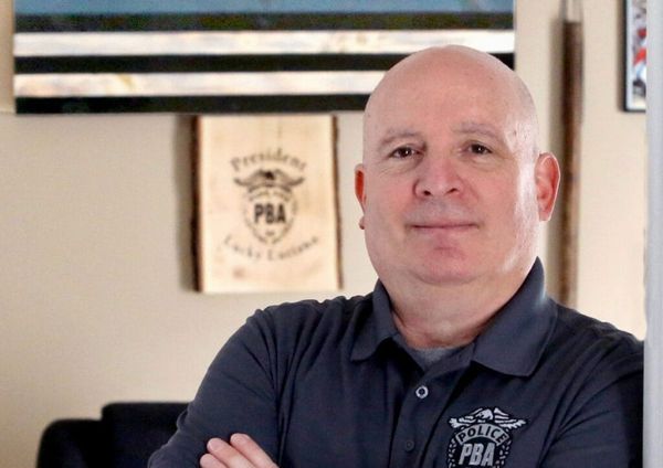 Law Enforcement Rallies Behind Verizon for Waiver of Phone Unlocking Rules