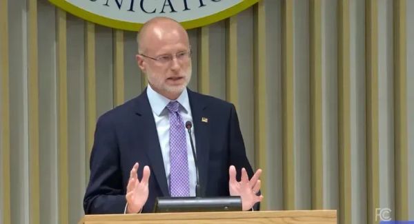 FCC Pole Decision Should Clear the Way for ‘Faster, More Reliable Broadband,’ Chairman Carr Says