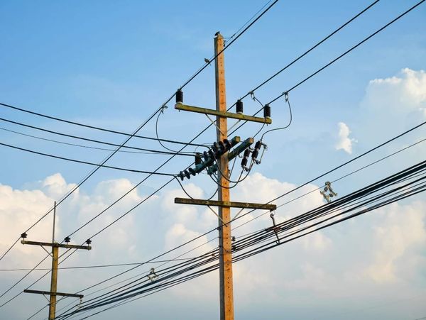 FCC Pole Attachment Rules Take Effect