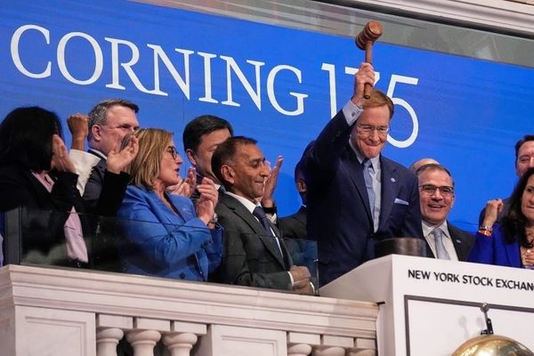 Amazon, Corning Reach Multibillion-Dollar Fiber Deal