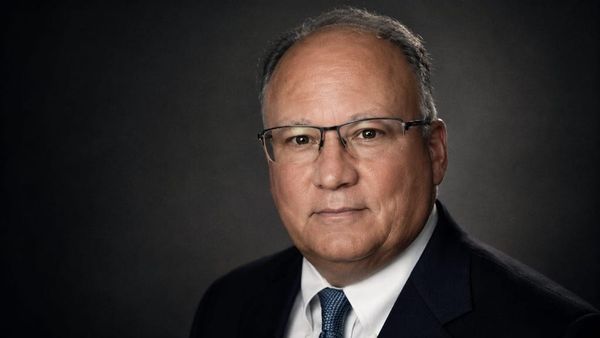Mediacom Executive Retires