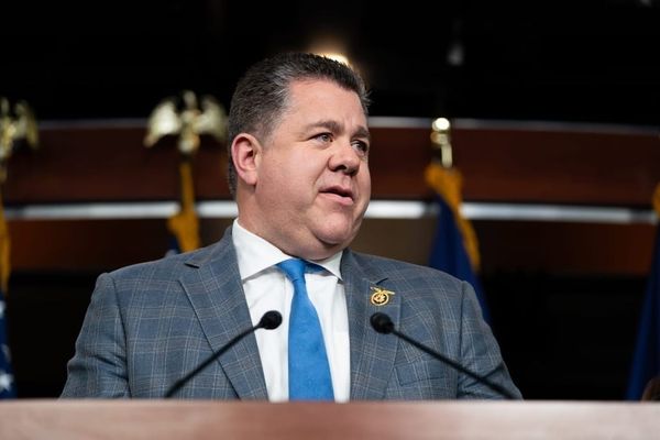 GOP Lawmakers Want FCC to Require Phone Unlocking