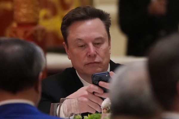 SpaceX Buoyed by Launch Dominance, but Starlink Mobile’s Future Unclear, Analysts Say