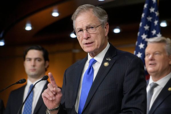 Carr Defends Satellite Licensing Order