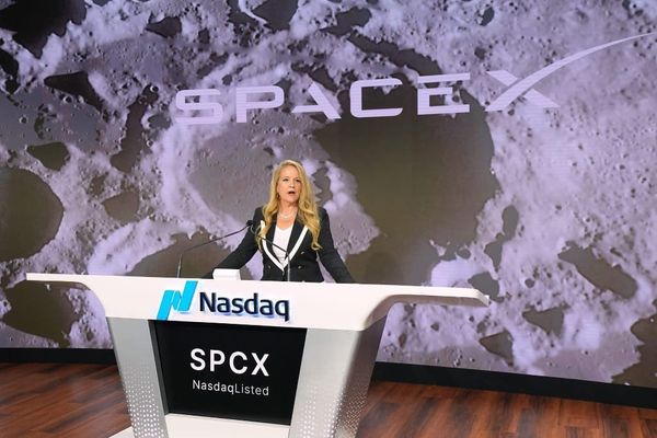 SpaceX Planning Terrestrial Deployments to Support Direct-to-Device