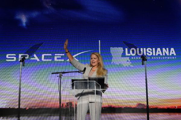 SpaceX Unlikely to Buy Carrier, Build Macro Network: Analyst