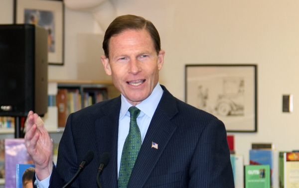 Senators Criticize AT&T for Apparently Favoring HBO Max by Not Counting Streaming Against Data Caps