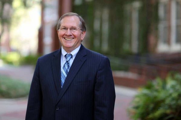 Op-Ed Chastises App Bill, Arizona Seeks Broadband Guidance, Verizon Expands 5G