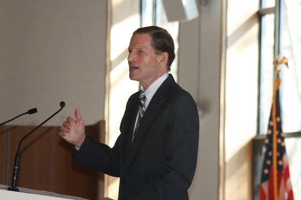 Senators Intro App Bill, Groups Drop TracFone Buy Complaint, States Want Shorter Robocall Deadline