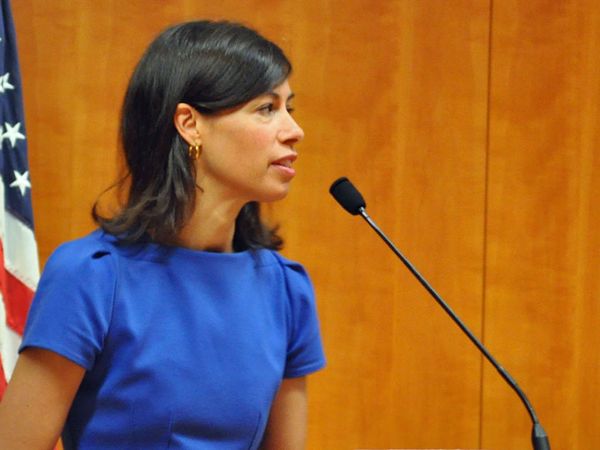 FCC Urged to Guide Consumers on Map Challenge, Emergency Connectivity Fund Round, OneWeb LEO Service on Planes