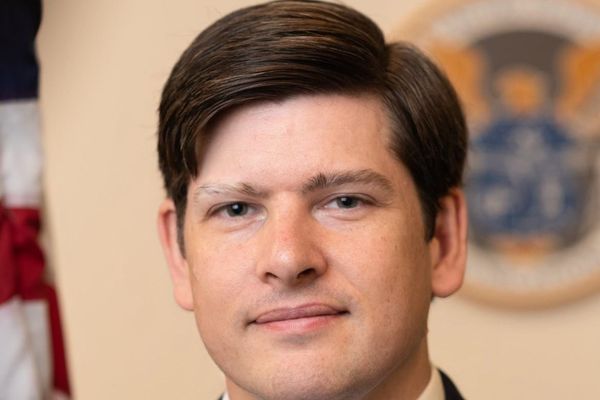 FCC Commissioner Simington Calls for Higher Cybersecurity Standards on Devices