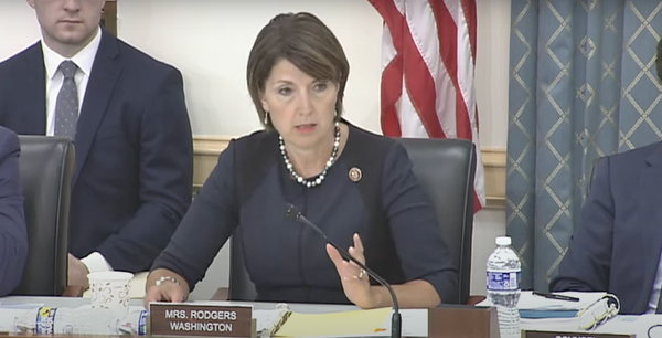 Lawmakers and Industry Groups Urge Congress Action on Autonomous Vehicles