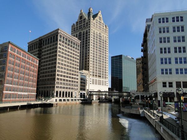 Verizon Suing Milwaukee to Allow New Telecom Poles Ahead of Republican National Convention